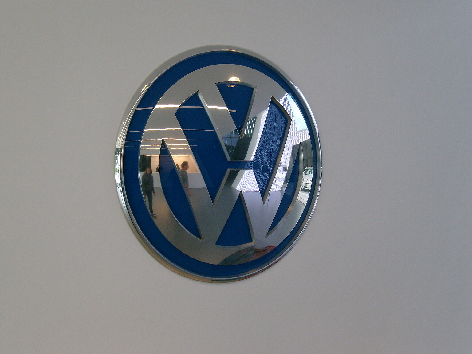  – VW-Emblem Foto: Bruno Kussler Marques / CC BY