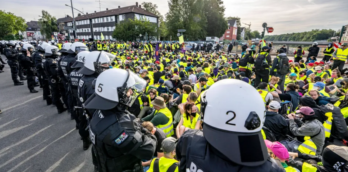  – Blockade in Essen. Foto: Jochen Tack Imago